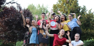 Hai #SUS! Educația schimbă vieți: O campanie în care elevii Liceului ”Voltaire” din Craiova scriu povestea unui om de succes