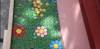 O alee colorată, creată din dopuri de plastic de elevii școlii din Biled: ”Matematica asta e mai faină!” FOTO