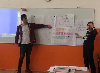 Ora de română altfel. Anda Laura Silea: ”Noi, profesorii, trăim prin reușitele copiilor”. Mesajul unui fost elev după 10 ani