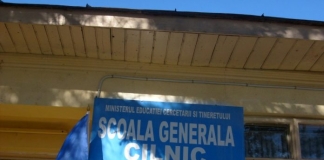 Incident într-o școală din Gorj: O bucată din tavanul unei clase s-a prăbușit. Copiii erau afară, în pauză