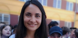 Învățătoarea din Brașov care predă ”inteligența emoțională”. Oana Oana crede în schimbarea la firul ierbii și în educația cu ”dragoste pentru copii”