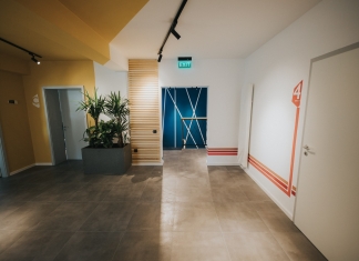 Un liceu din Sibiu, modernizat și schimbat radical în timpul vacanței de vară. Printre finanțatori se numără și foști elevi ai școlii FOTO