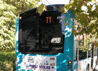 Gabriela Firea, despre autobuzele școlare: Ar trebui să fie ”ca în filmele americane, părinții își duc copiii la autobuz și le fac cu mâna”