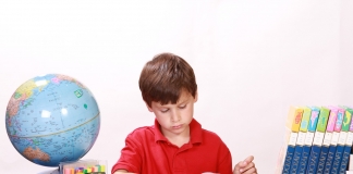 Studiu: Aproape 60% dintre părinți cred că programul încărcat influențează sănătatea copiilor