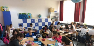 Tema la Geografie în Minecraft, noua provocare a învățătoarei Claudia Chiru pentru elevii săi din clasa a IV-a VIDEO