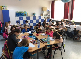 Tema la Geografie în Minecraft, noua provocare a învățătoarei Claudia Chiru pentru elevii săi din clasa a IV-a VIDEO