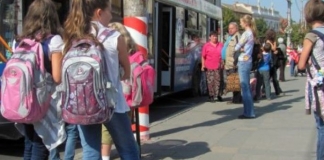 Ce trebuie să facă elevii pentru a beneficia de transport gratuit în timpul anului școlar – ghid elaborat de Ministerul Educației