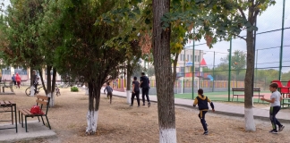 Elevii cu performanţe sportive nu mai au voie să se antreneze pe terenul unei școli din Dolj. Profesorul: ”Avem nevoie de ajutor!”