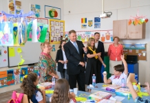 Iohannis: ”Unii politicieni se tem de școală. Aici sunt formați oamenii care le taxează erorile de logică și de exprimare”