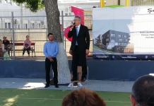 Florentin Pandele și-a ținut discursul, la deschiderea anului școlar, urcat pe un scaun