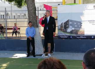 Florentin Pandele și-a ținut discursul, la deschiderea anului școlar, urcat pe un scaun