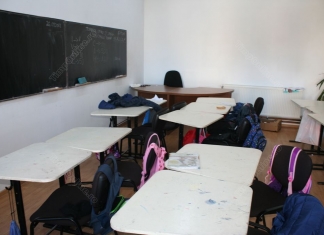 Consiliul Național al Elevilor continuă protestul ”Doliu în educație”: ”Guvernul îşi bate joc de bursele elevilor”