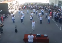 Cum a fost decorat holul școlii din Târgoviște unde, la deschiderea anului școlar, profesoarele au dansat pentru elevi FOTO