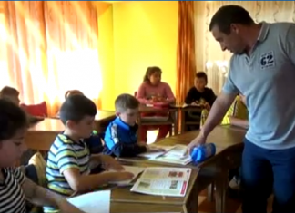Școala acasă la învățător, într-un sat din Caraș-Severin. Petru Nicoară: ”Mi-am ales meseria din dragoste de copii”