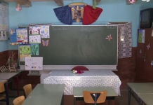 Școală amenajată în casa unui localnic: Două camere în care învață copiii de grădiniță și elevii din clasele primare