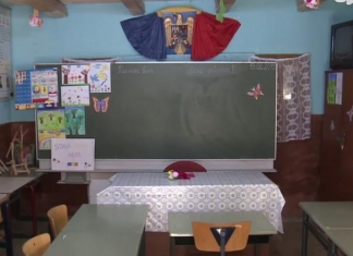 Școală amenajată în casa unui localnic: Două camere în care învață copiii de grădiniță și elevii din clasele primare