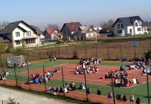 Toată școala citește, la Vicovu de Sus. Terenul de sport a devenit pentru 20 de minute o bibliotecă în aer liber: ”Parcă era raiul pe pământ” FOTO