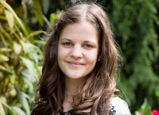 Tabita Bucur, o învățătoare de 21 de ani: ”Mi-ar plăcea o şcoală în care elevii şi profesorii sunt fericiţi. Îmi doresc debirocratizare”