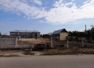 Toaletă la preț de apartament, construită în curtea unei școli din Teleorman. Primarul: ”Ce mai e ieftin în ziua de azi?”