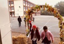 Oktoberfest, la o școală din Constanța: Un festival cu multă distracție în care s-au strâns bani pentru o curte cu jocuri educative