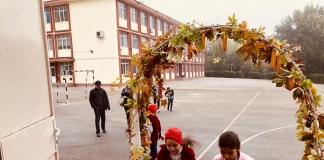 Oktoberfest, la o școală din Constanța: Un festival cu multă distracție în care s-au strâns bani pentru o curte cu jocuri educative