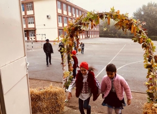 Oktoberfest, la o școală din Constanța: Un festival cu multă distracție în care s-au strâns bani pentru o curte cu jocuri educative