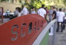 Directorii de școli nu pot deţine funcţii de conducere într-un partid – proiect adoptat tacit la Camera Deputaților