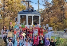 În tramvaiul de Rășinari se citește: O călătorie a lecturii, în care au pornit astăzi elevii și profesorii de la Școala Barcianu FOTO