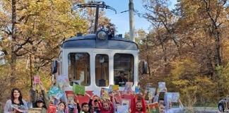 În tramvaiul de Rășinari se citește: O călătorie a lecturii, în care au pornit astăzi elevii și profesorii de la Școala Barcianu FOTO