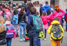 Elevii din învățământul primar și preșcolarii intră în vacanță. Când se vor întoarce la școală și la grădiniță