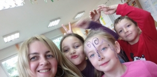 Ioana Molnar predă limba română, într-o școală de la sat, prin muzică. Surpriza de care au avut parte elevii săi într-o zi de luni FOTO