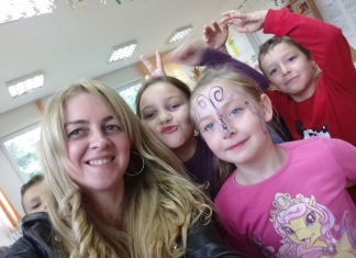 Ioana Molnar predă limba română, într-o școală de la sat, prin muzică. Surpriza de care au avut parte elevii săi într-o zi de luni FOTO