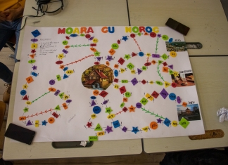 Jocurile copilăriei, recreate de liceeni la ora de română. O altfel de recapitulare înainte de teza semestrială FOTO