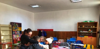 O poveste după vacanță, într-o școală din Prahova. Elevii învățătoarei Camelia Barlaboi: ”Doamna, este extraordinar de frumos!”