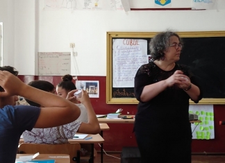 Profesoara care învață tehnici de teatru și ține cont de emoții la ora de matematică. Camelia Brișan: ”Îmi pasă de copii, de trăirile lor”