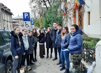 Elevii din Constanța și București-Ilfov: ”Ministrul Educației, Monica Anisie, refuză să ajute elevii în privința accesului la transportul județean”
