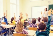 Curtea Constituțională: Fără o justificare obiectivă, măsurile de stimulare a profesorilor în pandemie constituie un beneficiu nejustificat