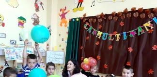 Copiii din Blânzi au o clasă ”wow” și vin fericiți la grădiniță. Educatoarea pune ”tot sufletul” pentru ca ei să se simtă ca acasă: ”Se poate și la sat!”