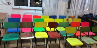 Clasa cu scaune colorate: O idee pusă în practică de o profesoară de română din Slatina pentru elevii săi de clasa a VI-a FOTO