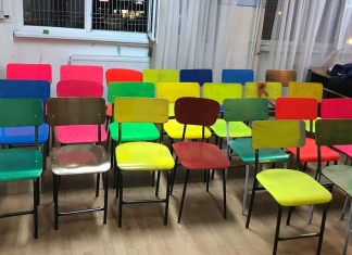 Clasa cu scaune colorate: O idee pusă în practică de o profesoară de română din Slatina pentru elevii săi de clasa a VI-a FOTO