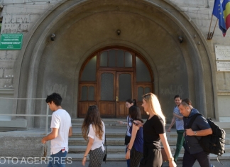 Consiliul Național al Elevilor cere menținerea tuturor tipurilor de burse în forma actuală/ Poziția față de noile planuri-cadru pentru liceu
