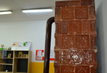 Copiii îngheață în clase pentru că nu are cine să taie lemnele de foc. Director de școală: ”Părinții s-au boierit”