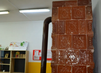 Copiii îngheață în clase pentru că nu are cine să taie lemnele de foc. Director de școală: ”Părinții s-au boierit”