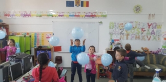 Clasa dintr-un sat din Sălaj în care fiecare copil are calculator. Învățătoarea: ”Am înlocuit fișele tradiționale cu softurile educaționale”