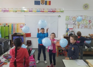 Clasa dintr-un sat din Sălaj în care fiecare copil are calculator. Învățătoarea: ”Am înlocuit fișele tradiționale cu softurile educaționale”