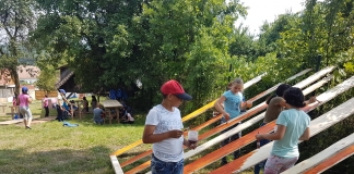 Viața la țară. Școlile și primăriile, invitate să găzduiască trei tabere de vară dedicate copiilor de gimnaziu