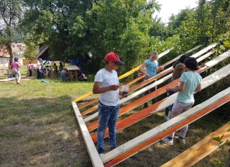 Viața la țară. Școlile și primăriile, invitate să găzduiască trei tabere de vară dedicate copiilor de gimnaziu