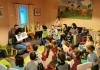 O educatoare și un consilier școlar din Deva organizează ”seri de poveste” pentru copii și părinți într-o cafenea din oraș FOTO&VIDEO