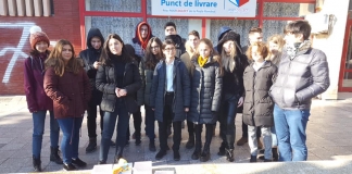 Elevii din Constanța au trimis colete cu autobuze de jucărie ministrului Educației, premierului și ministrului Dezvoltării