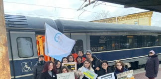 Protest al elevilor din Constanța și din București, la sediul Ministerului Educației: #VremTransport VIDEO UPDATE